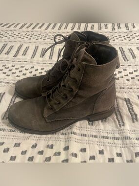 Taos Grey Suede Combat Ankle Boot US 8-8.5 EU 39